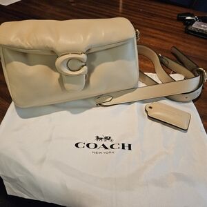 Coach pillow tabby 26 Ivory Like new. No wear